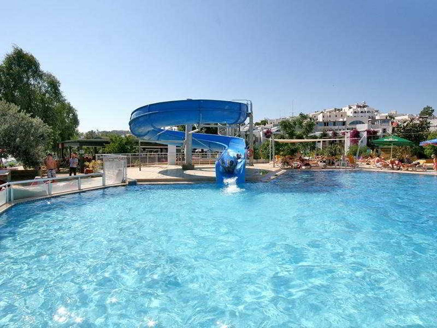 Parkim-Ayaz-Hotel-Pool-8