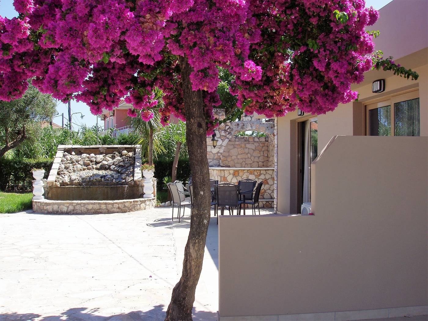 Paradise-Apartments-And-Studios-Room-13