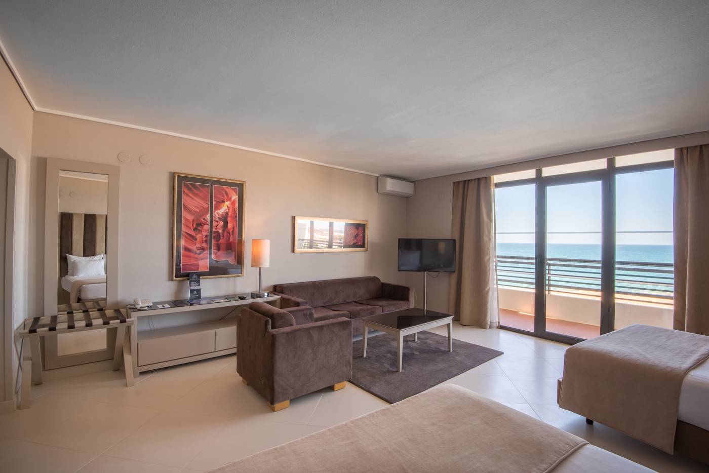 Vila-Gale-Ampalius-Room-26