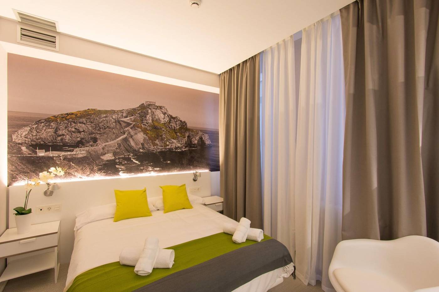 Bilbao City Rooms-Spain-BILBAO-Room-7