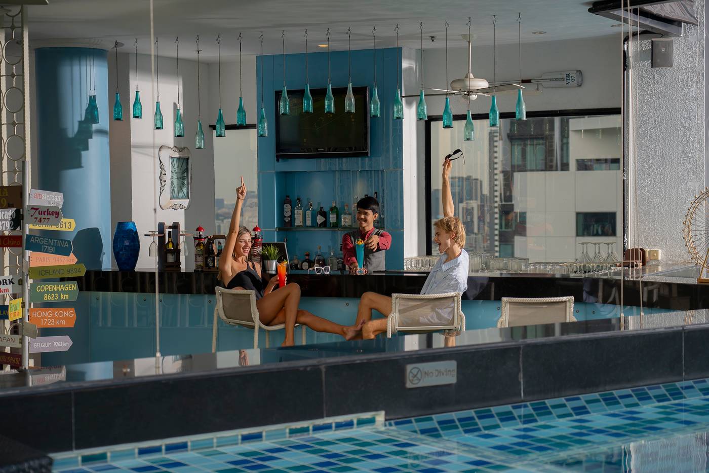 The-Continent-Hotel-Sukhumvit---Asok-BTS-Bangkok-Pool-68