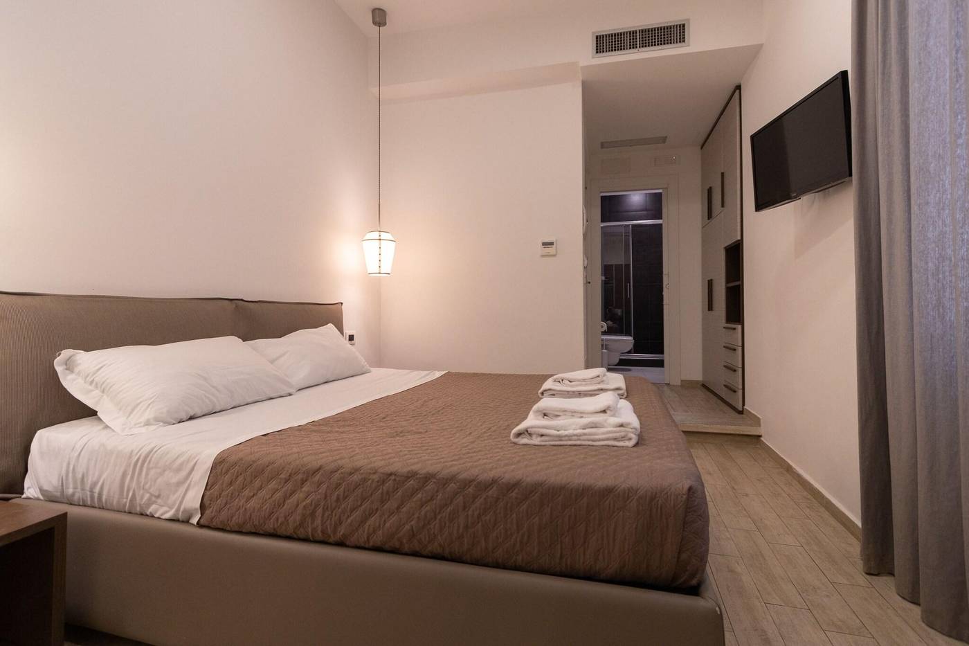 Maison-Maneli-Luxury-B-B-Room-14