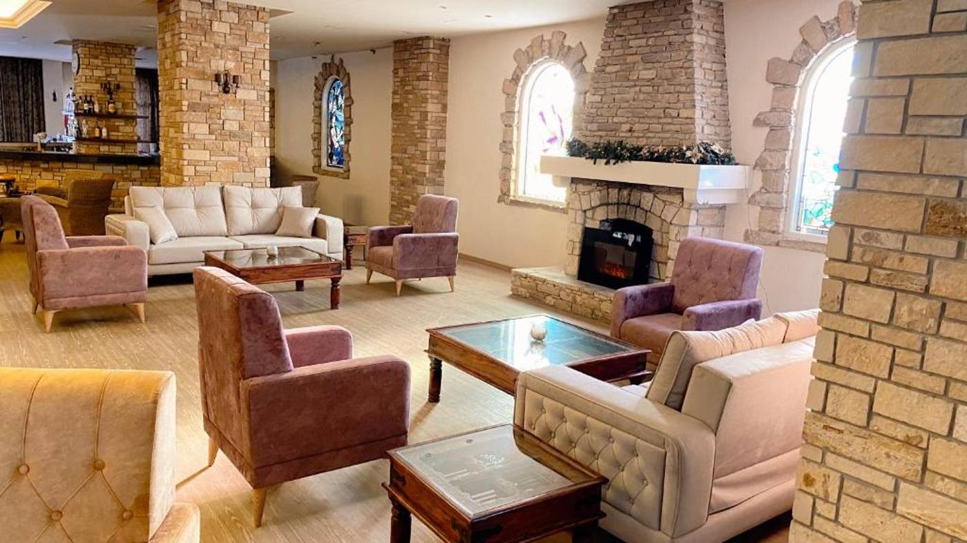 Navarria-Lobby-26
