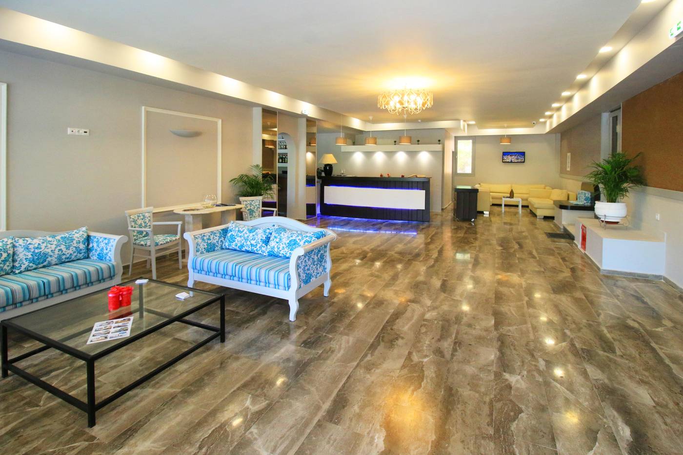 Silver-Bay-Hotel-Lobby-39