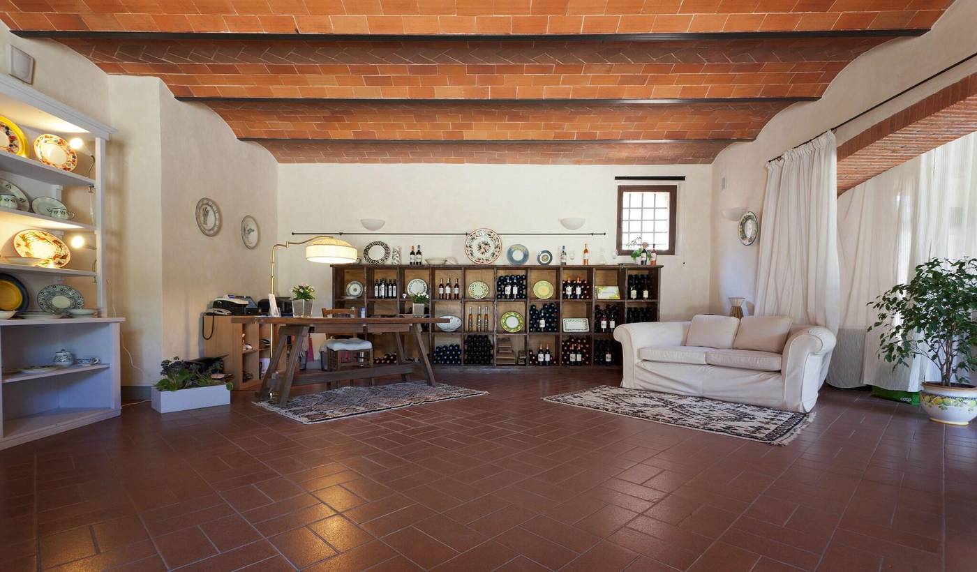 Castello-Di-Spaltenna-Lobby-6