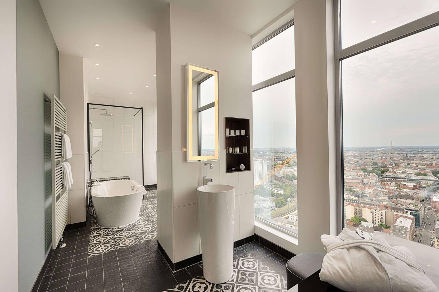 Park-Inn-by-Radisson-Berlin-Alexanderplatz-Room-50