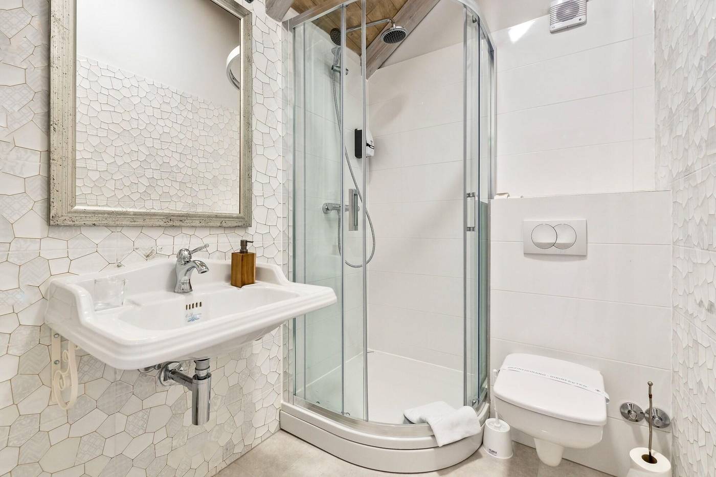 Historic-Plaza-Varos-Split-Room-39