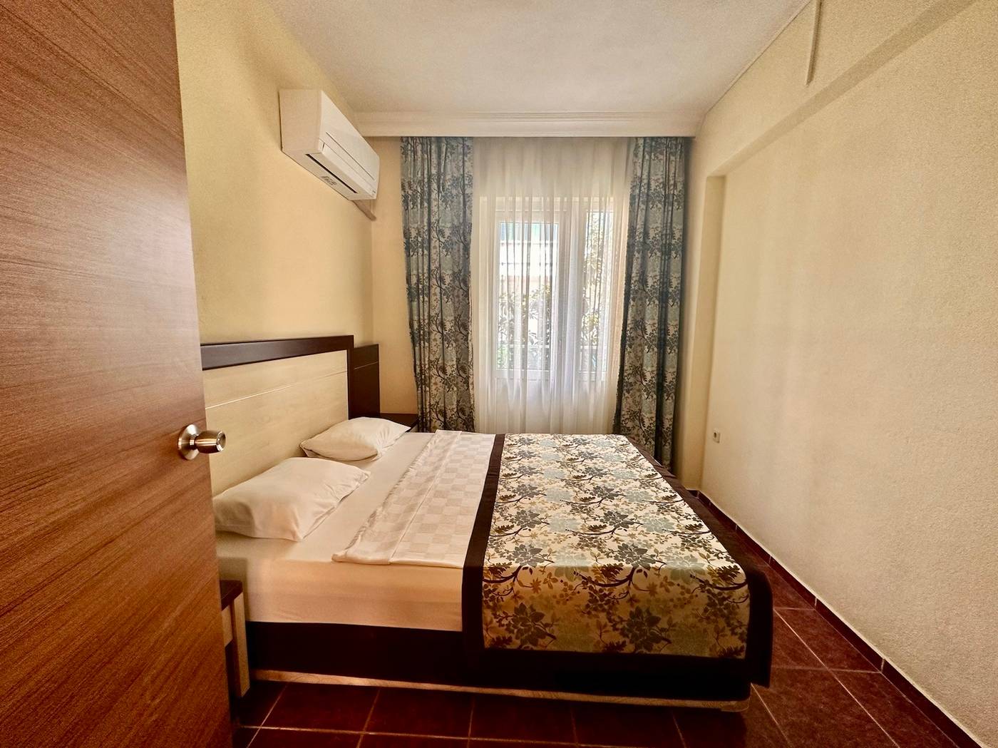 Blue-Wave-Suite-Hotel-Room-12