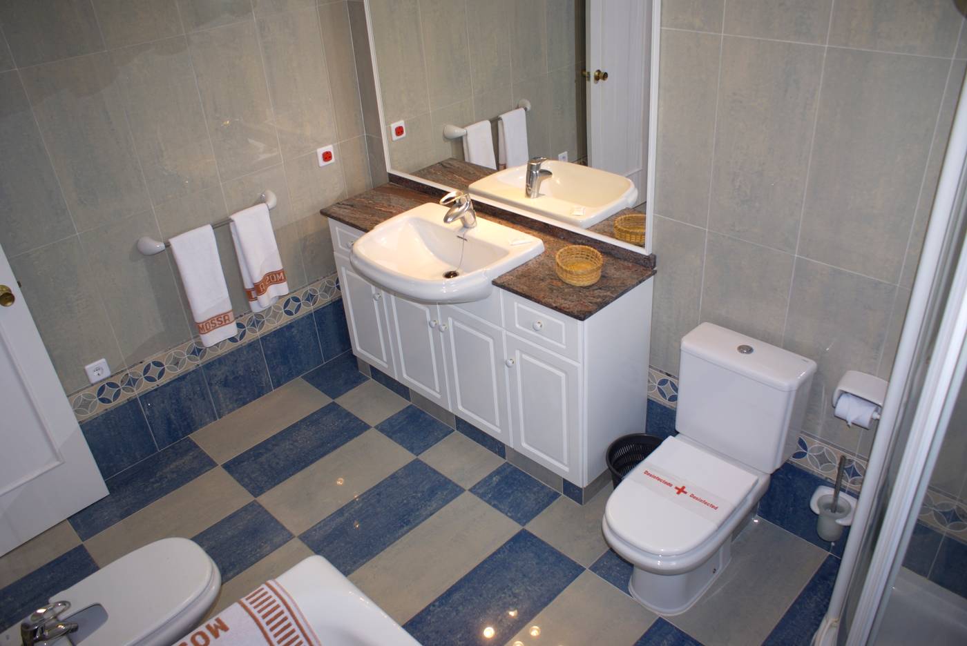 Hamilton-Court-Room-38