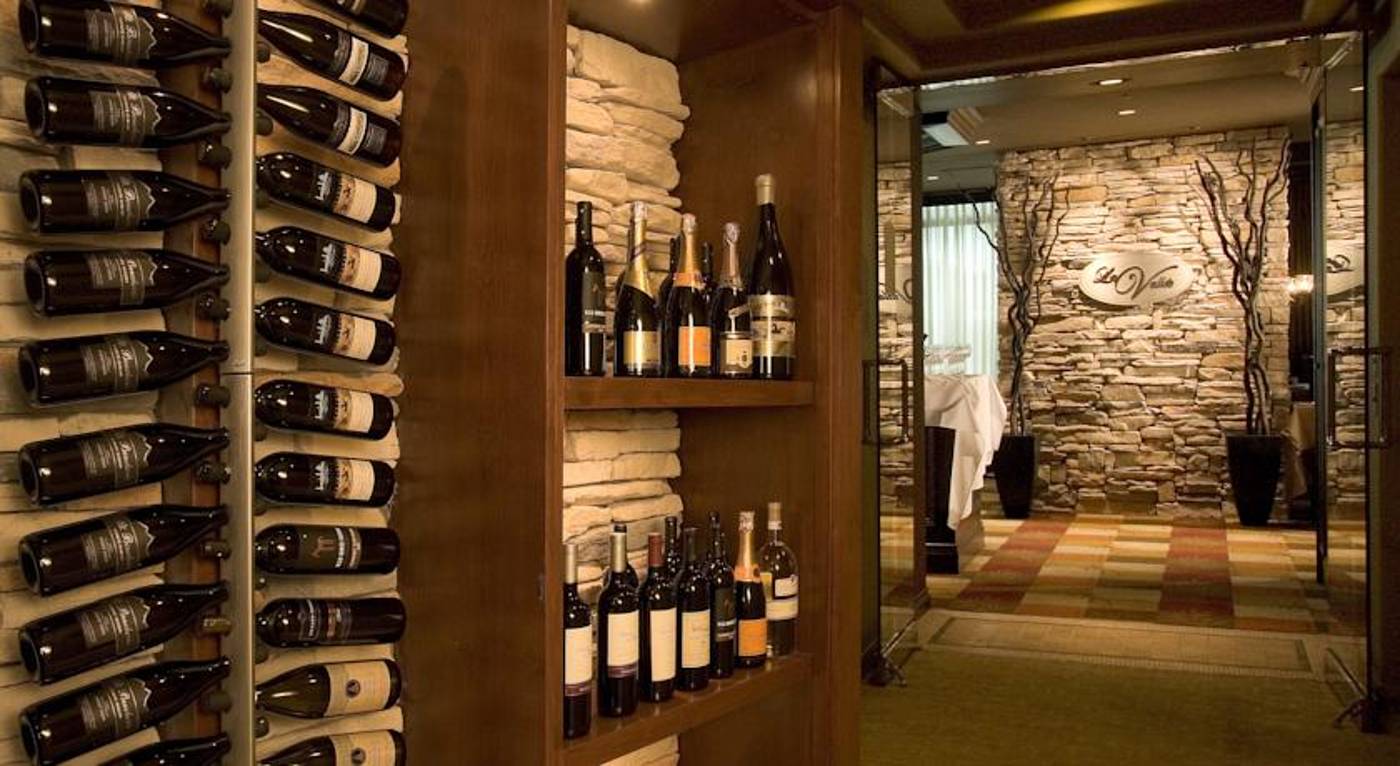 Executive-Hotel-Vintage-Park-Vancouver-Restaurant-5