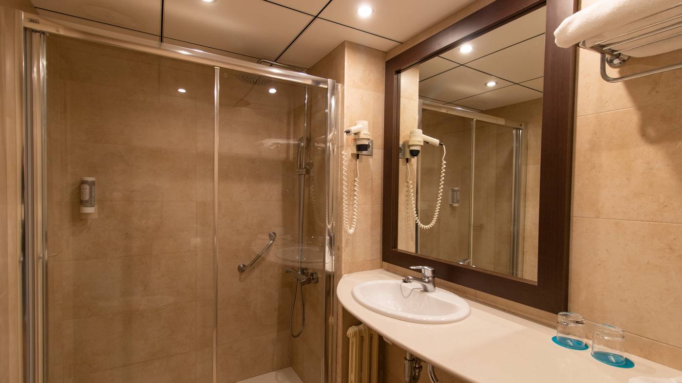 Golden-Port-Salou-and-Spa-Room-35