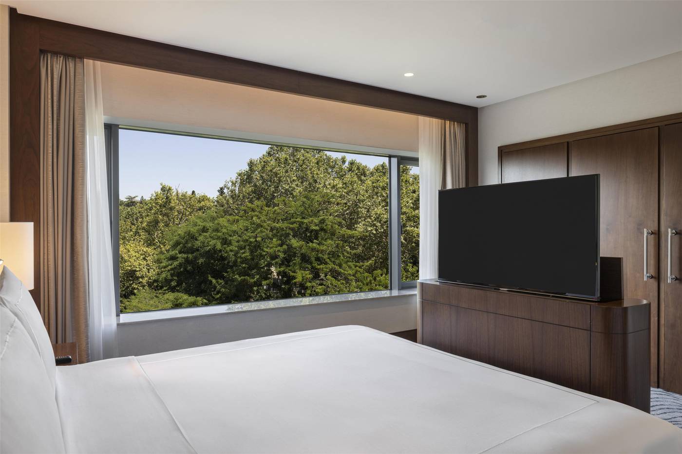 Conrad-Istanbul-Bosphorus-Room-73