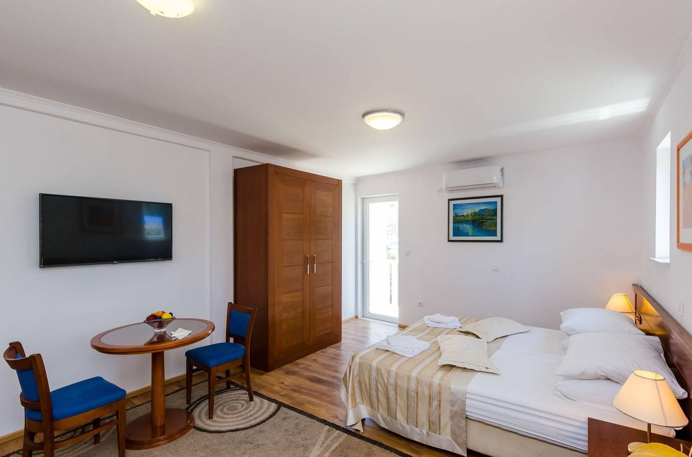 Apartments---Rooms-V-M-Room-31