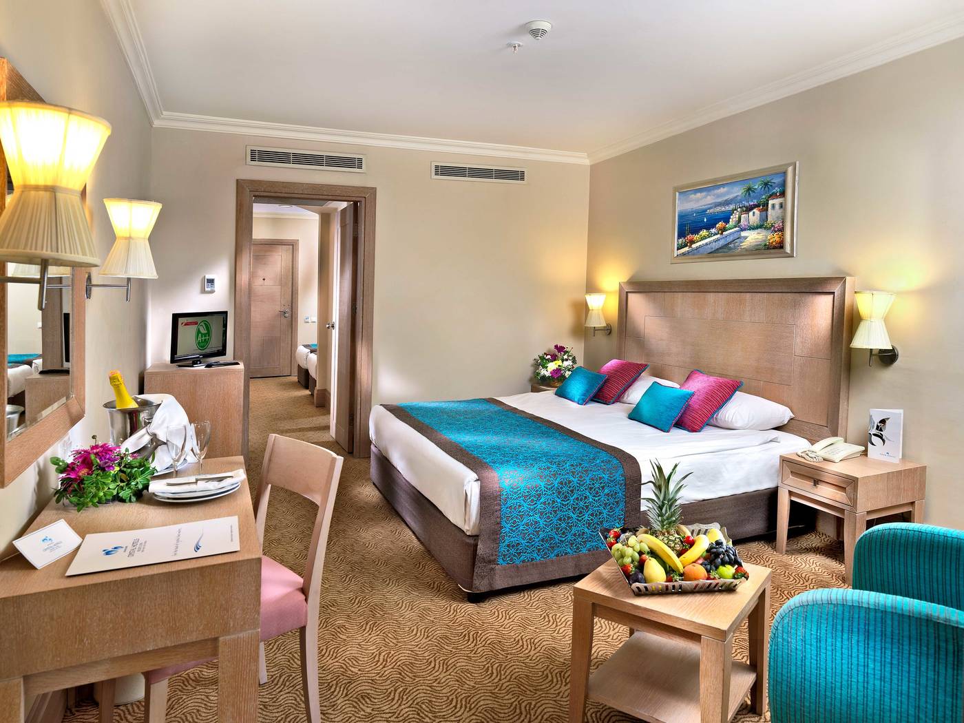 Crystal Deluxe Resort 