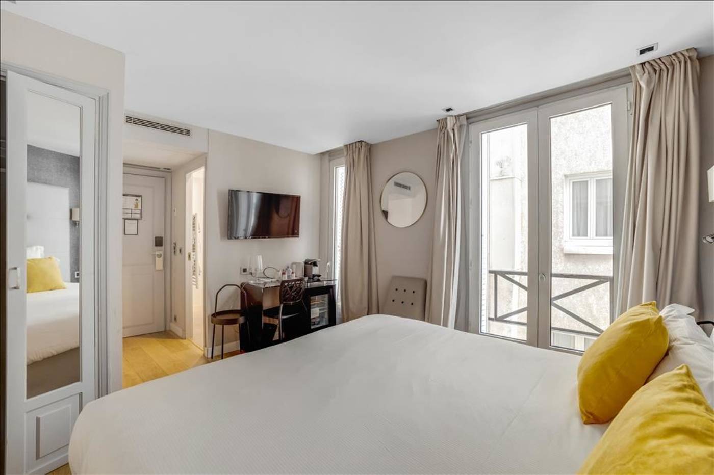 Hotel-Opera-Marigny-Room-11