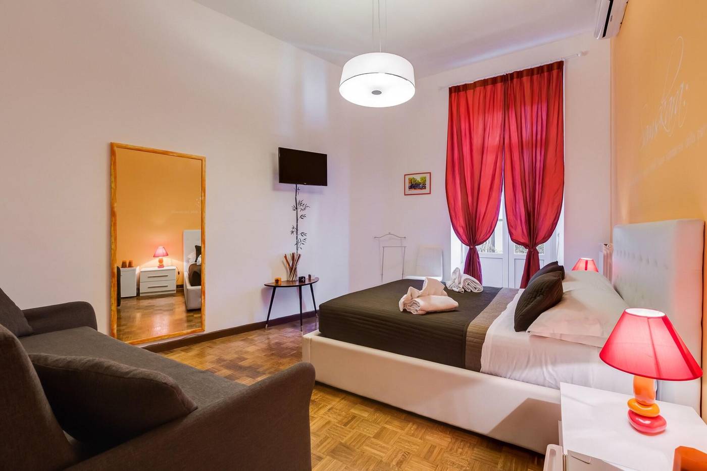 Allegra-s-House-Room-10