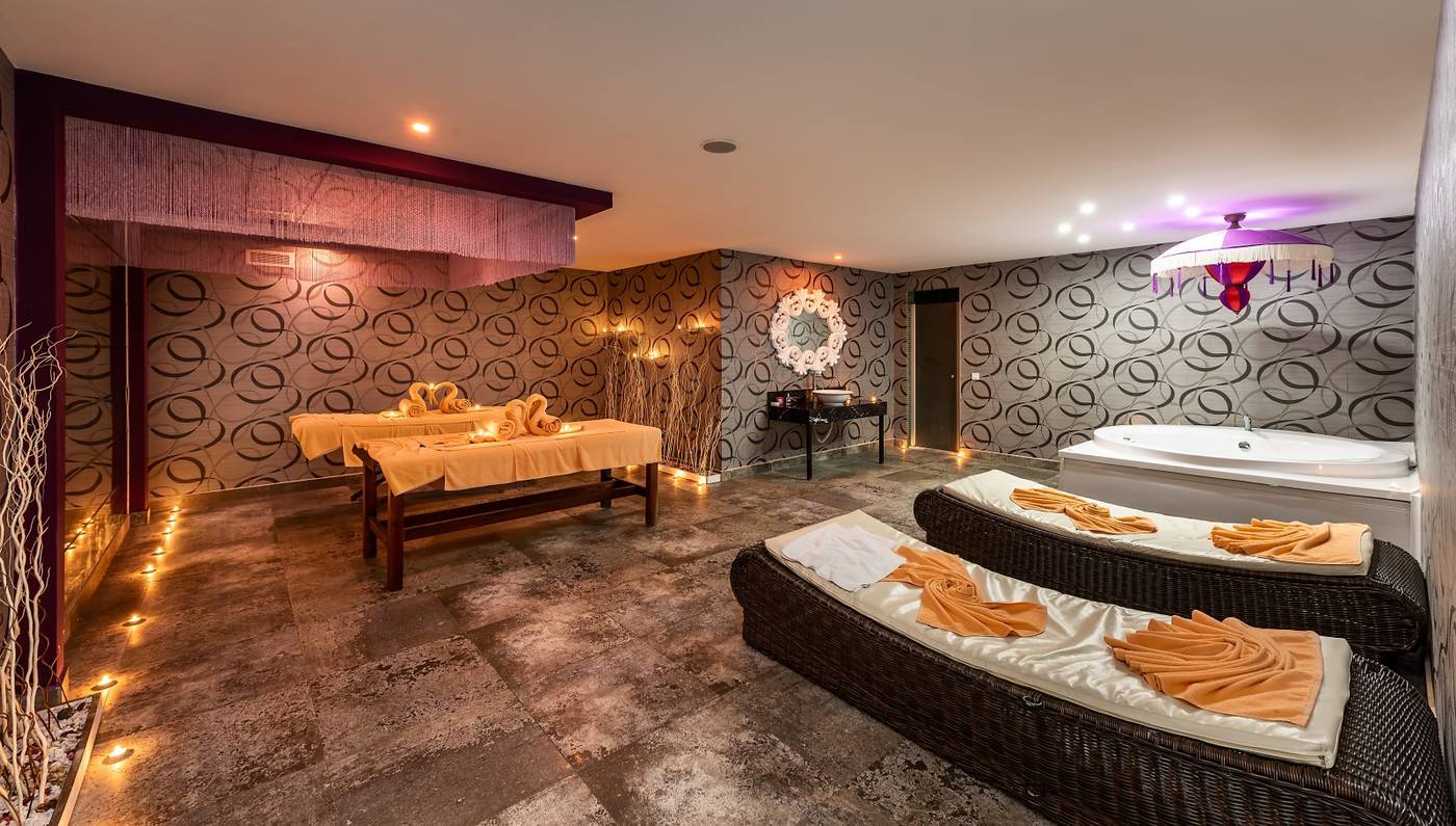 Vikingen-Infinity-Resort---Spa-Terrace-79