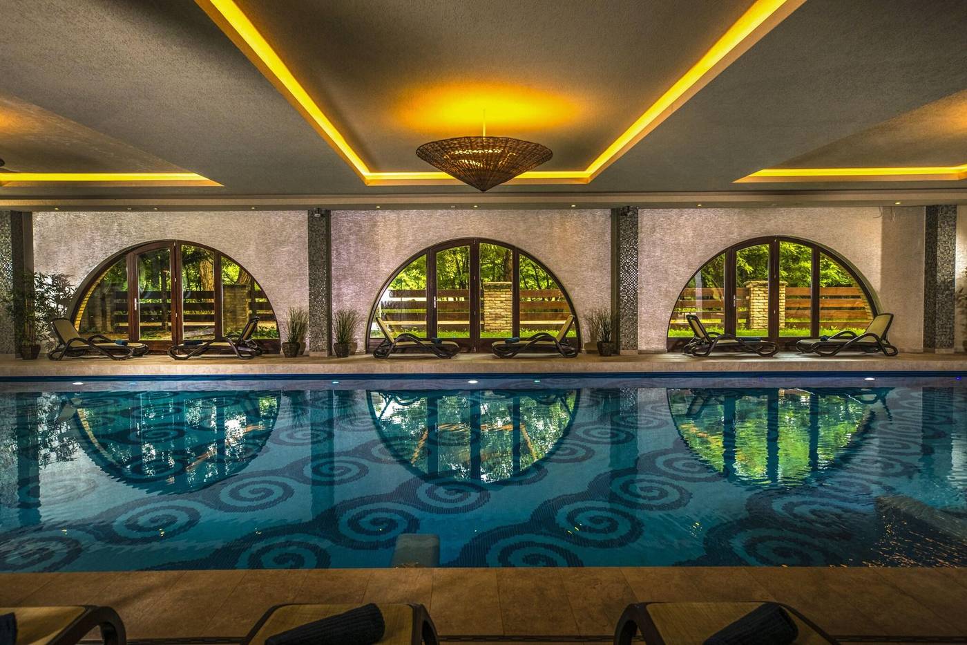 Budapest-Airport-Hotel-Stacio-Superior-Wellness-Pool-22