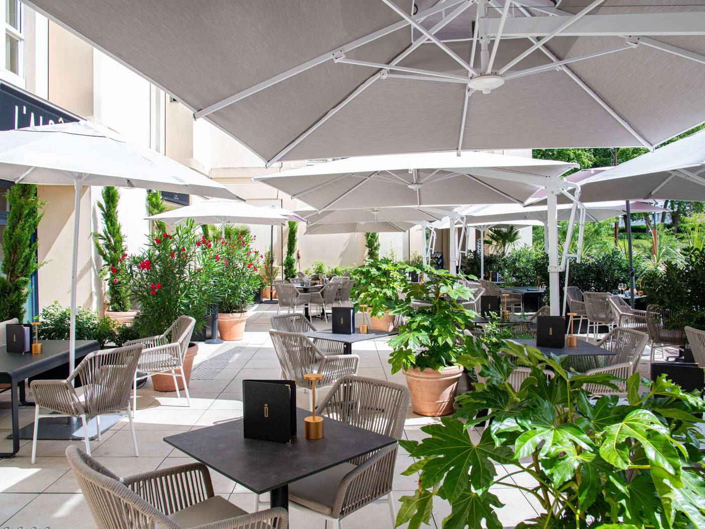 Le-Louis-Versailles-Chateau-General-view-54