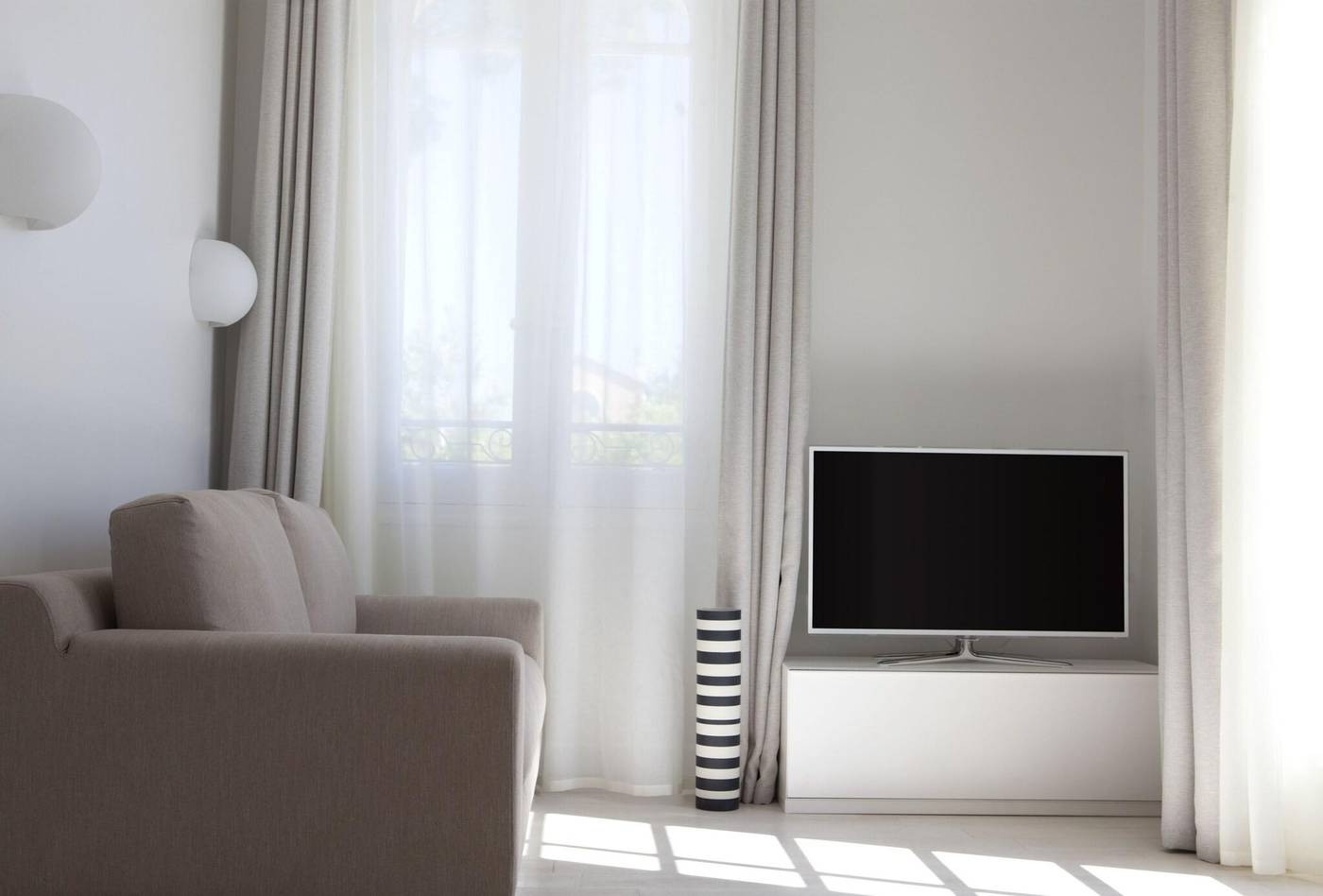 White-1921-Saint-Tropez-Room-38