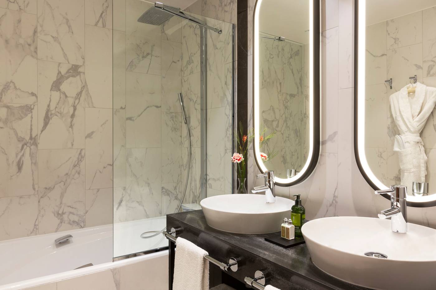 La-Clef-Tour-Eiffel-Paris-by-The-Crest-Collection-Room-36