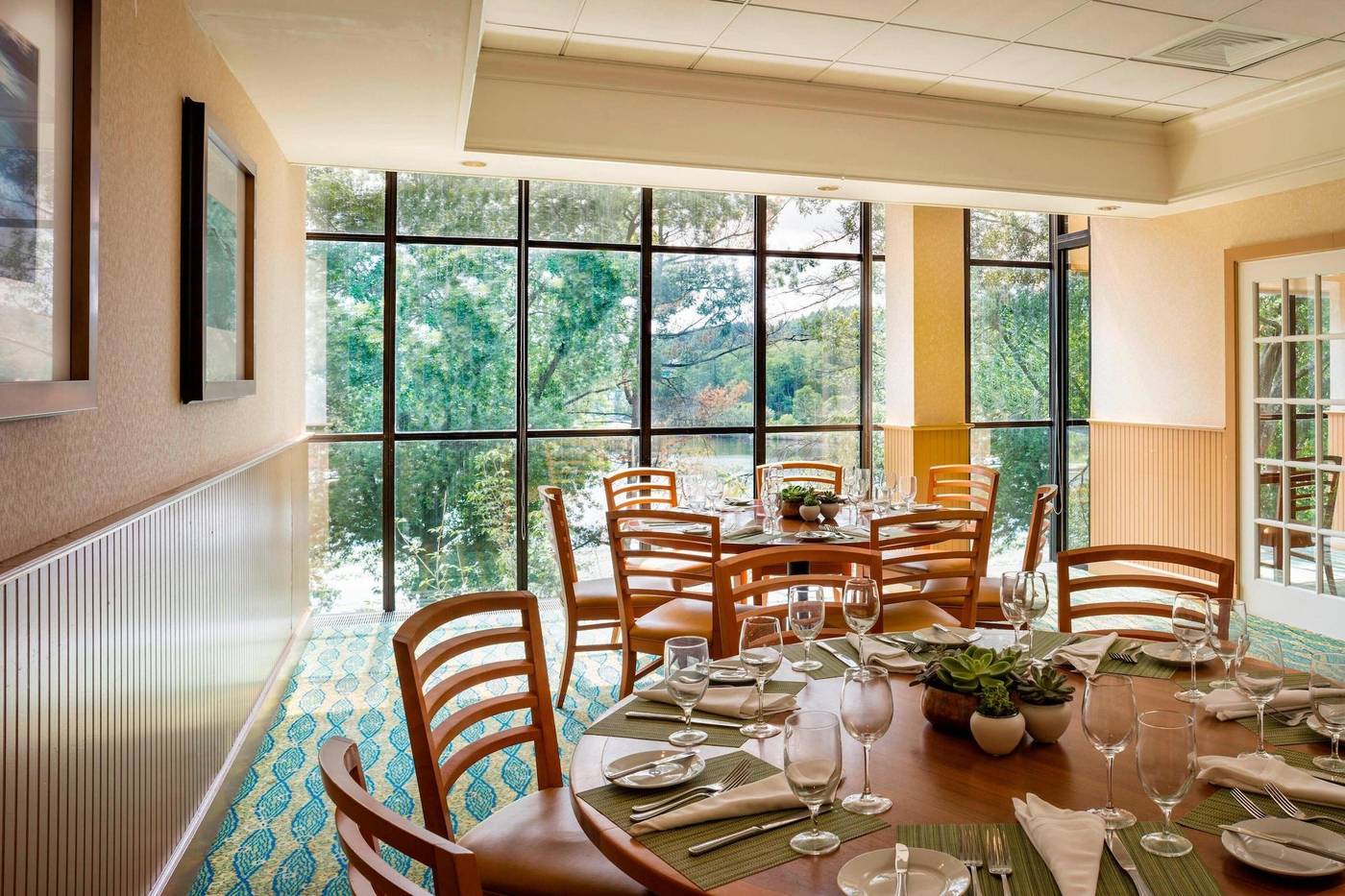 Boston-Marriott-Newton-Restaurant-30