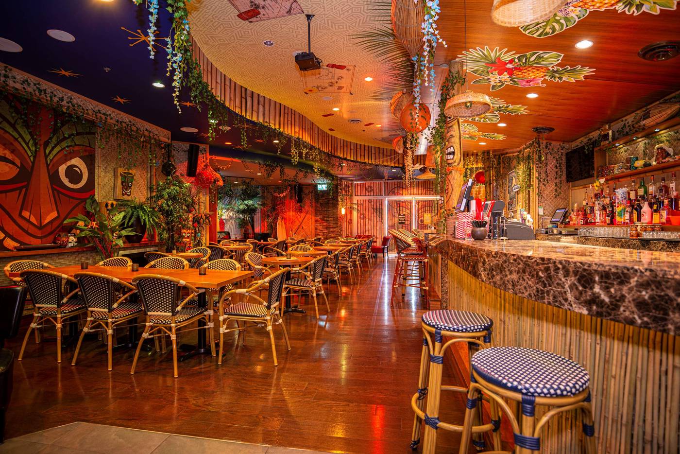 Best-Western-Premier-Chateau-Granville-Hotel---Suites-Bar-12