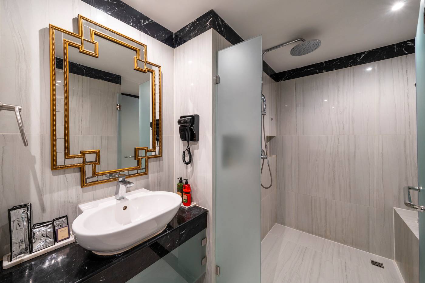 Vince-Hotel-Pratunam-Room-50