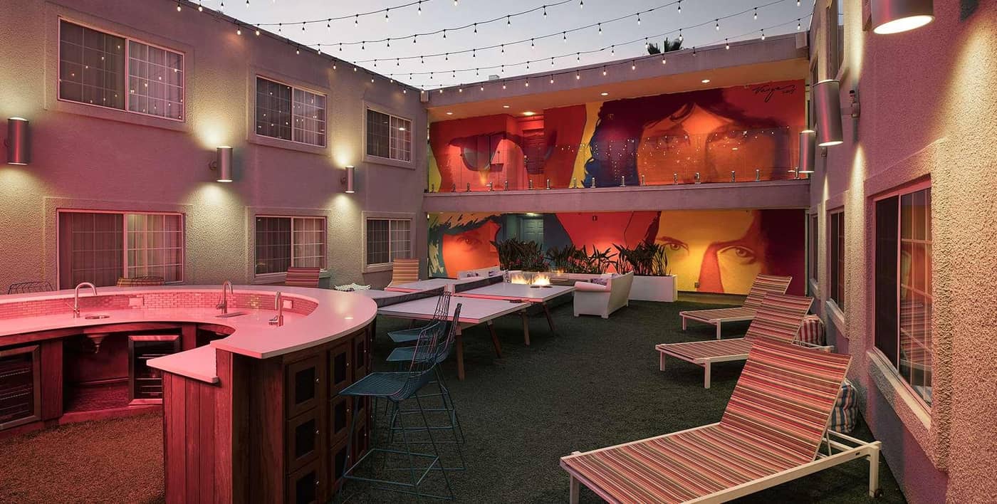 The-Kinney-Venice-Beach-Sports-and-Entertainment-11