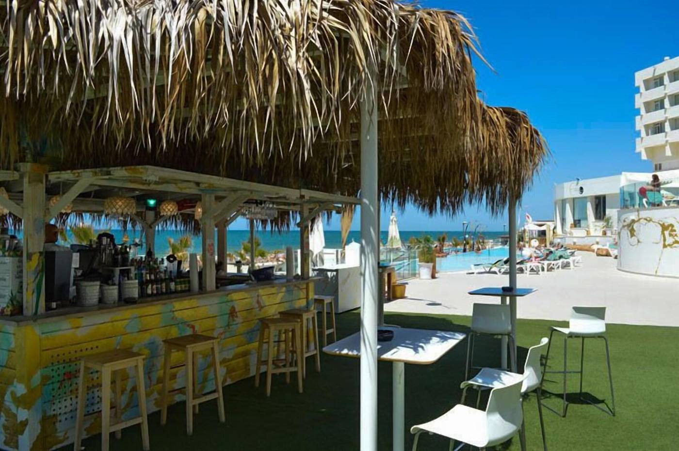 Onhotels-Ocean-Front-Bar-75