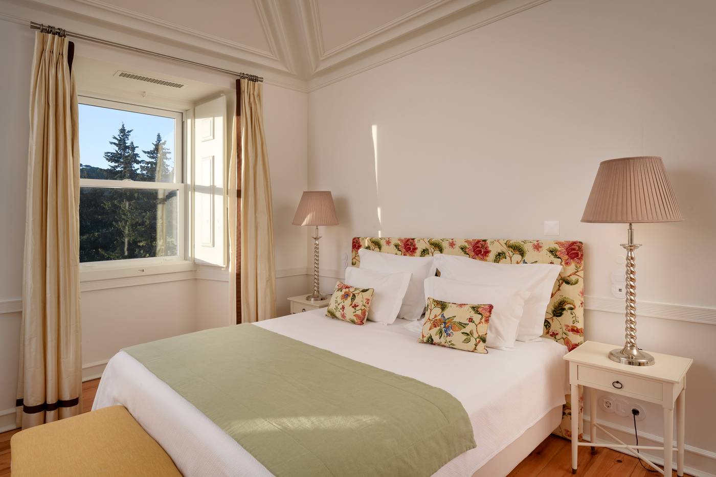 Casa-Palmela---Small-Luxury-Hotels---Villas-Room-25