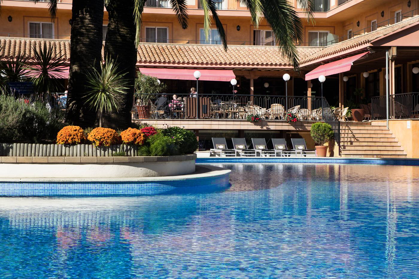 Luna-Club-Pool-2