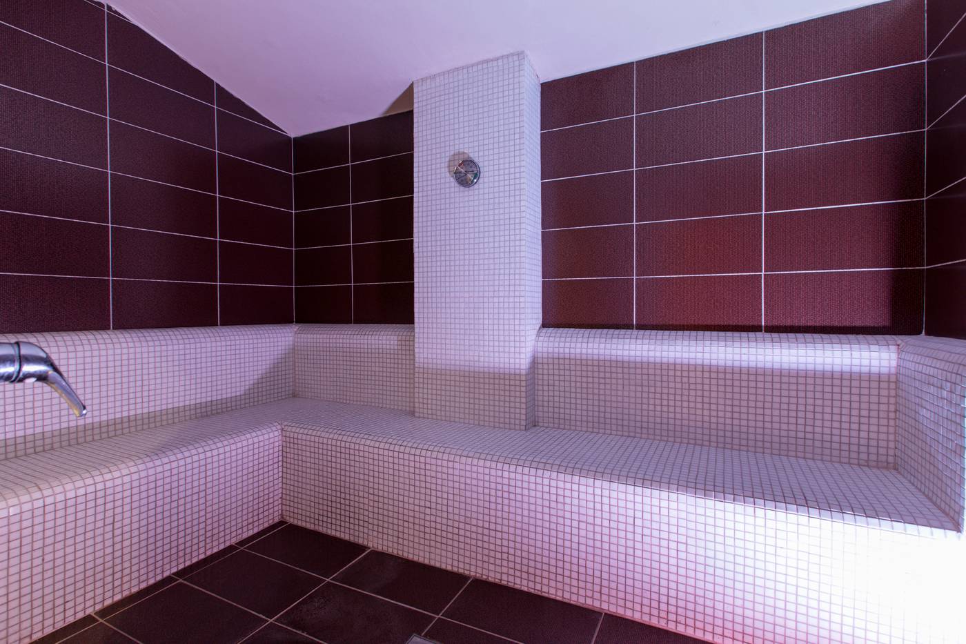 Sovereign-Beach-Hotel-Sports-and-Entertainment-85