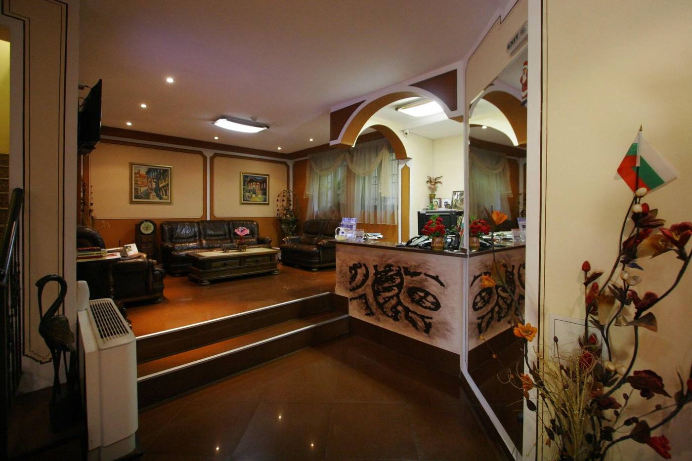 Alafrangite-Hotel-Lobby-4