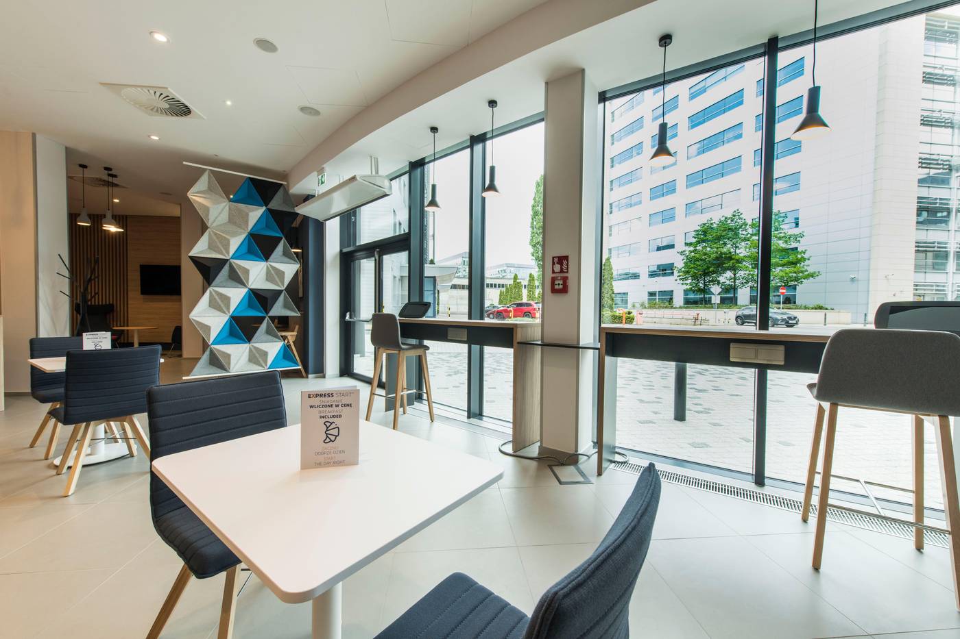 Holiday-Inn-Express-Warsaw---Mokotow-Restaurant-16