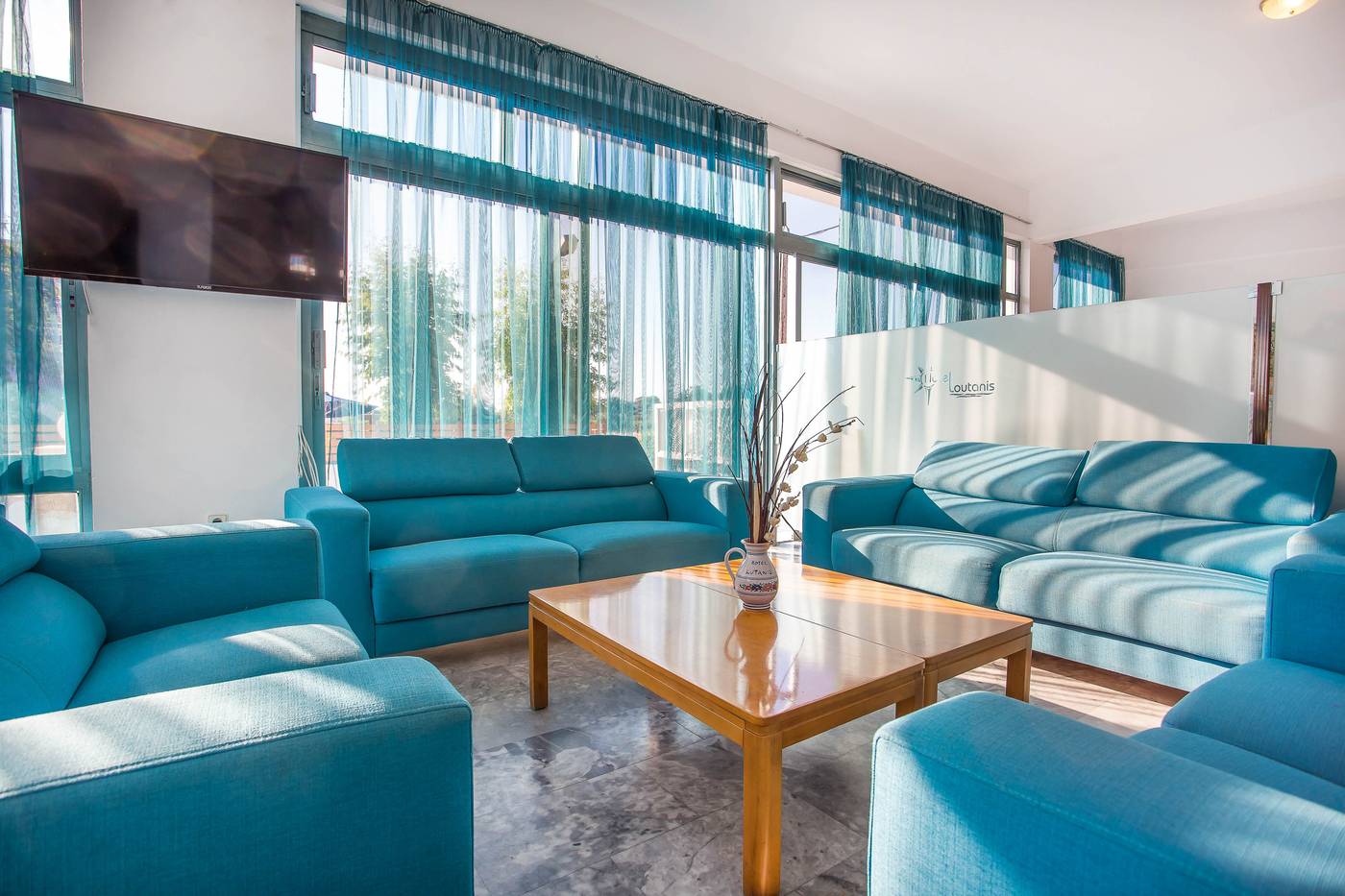 Loutanis-Lobby-59