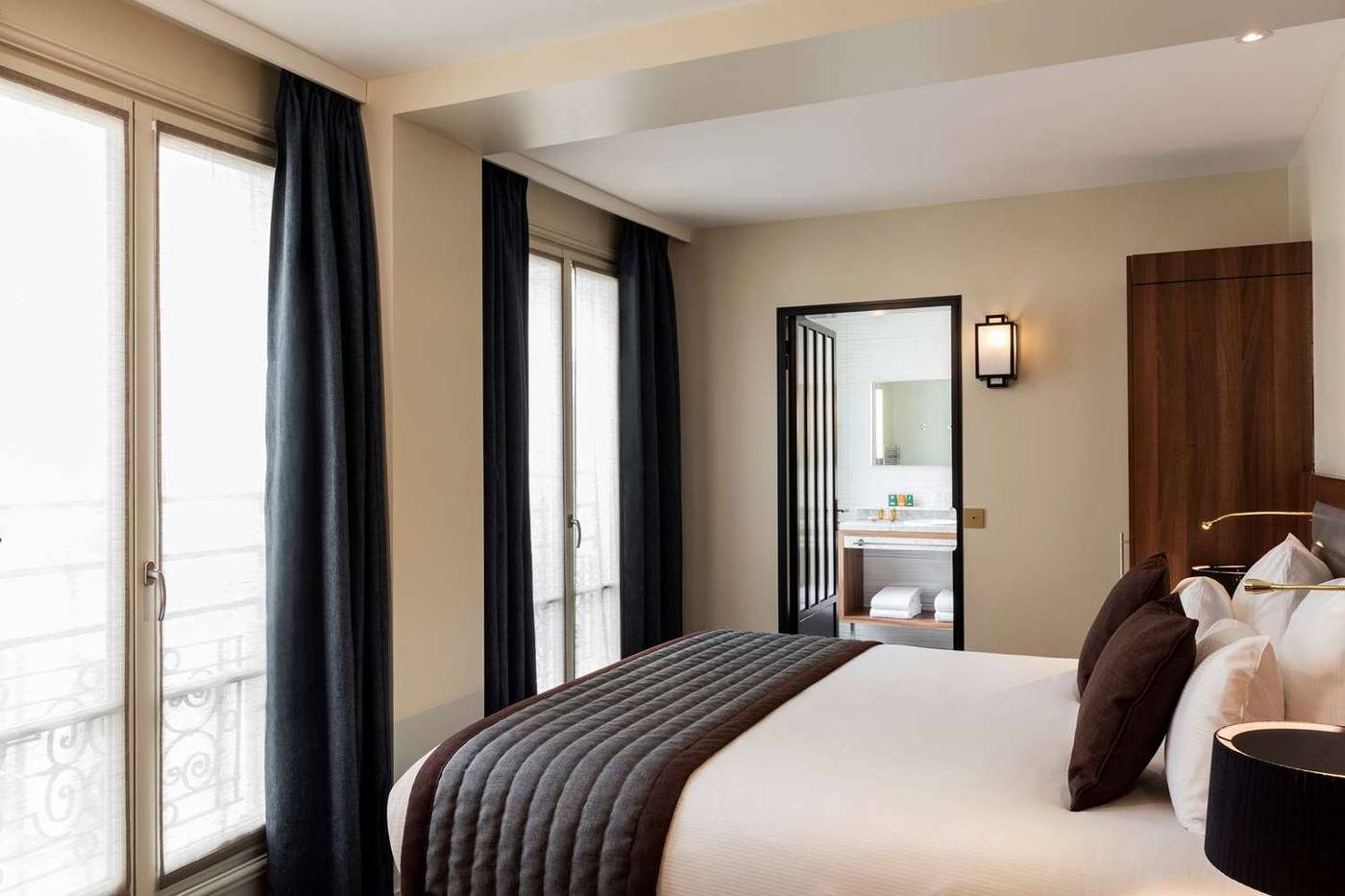 Hotel-Mayflower-Opera-Room-26