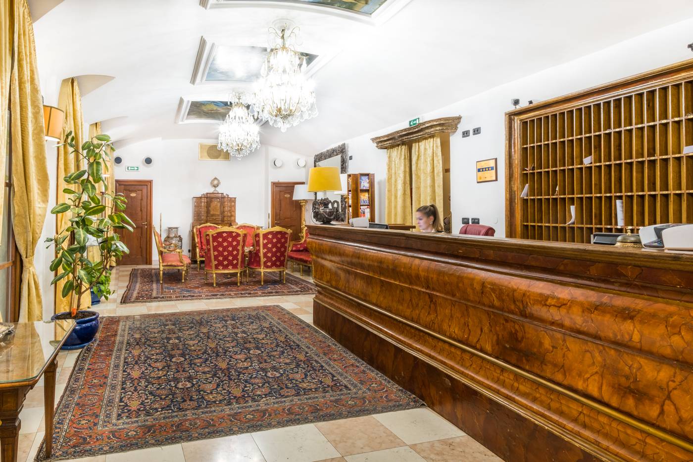 Charles-Bridge-Palace-Lobby-5