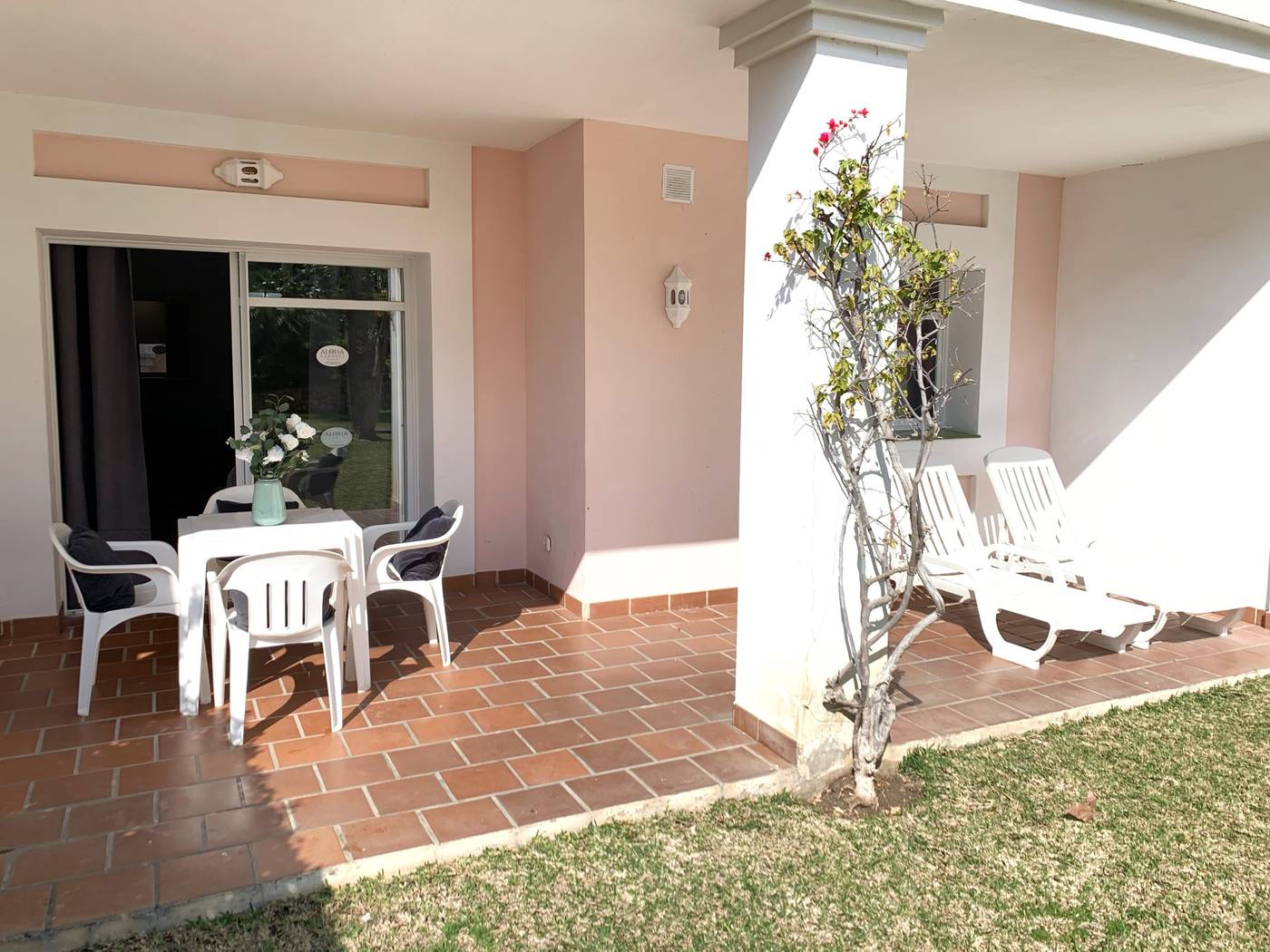 Aloha-Gardens-Room-21