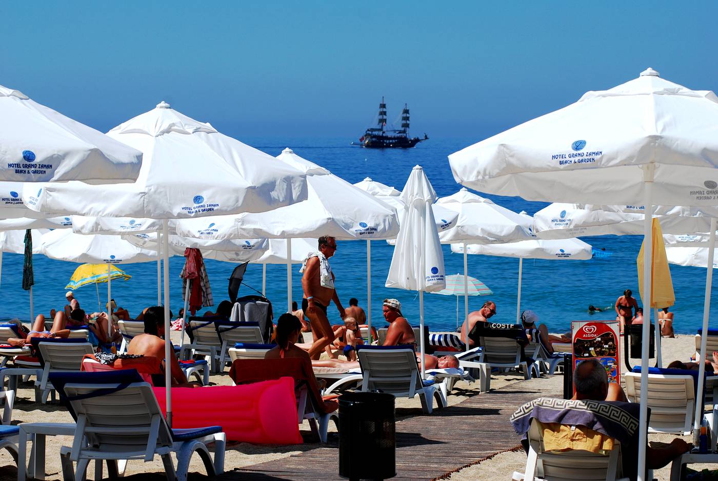 Grand-Zaman-Garden-Hotel-Beach-64