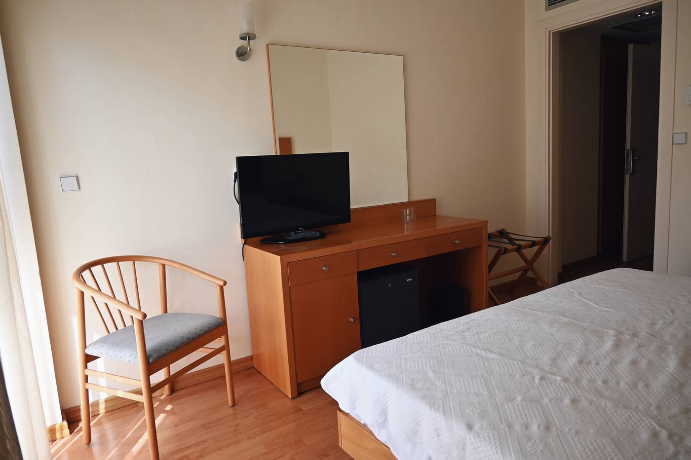 Angela-Hotel-Downtown-Rooms-Room-16