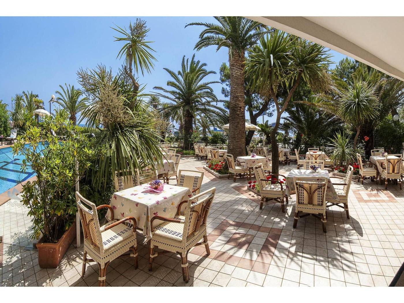 Hotel Corallo-Italy-MARTINSICURO FRAZIONE VILLA ROSA-General view-4