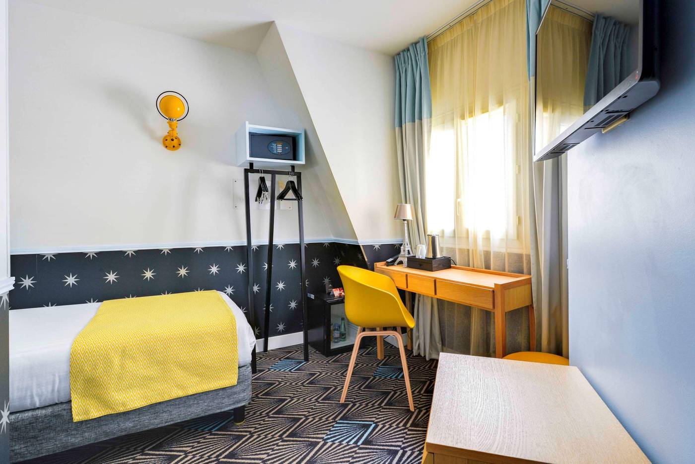 Augustin-Astotel-Room-22