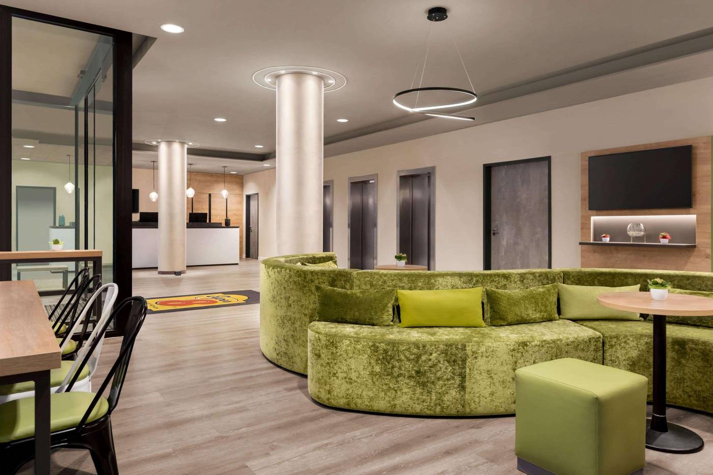 Super 8 by Wyndham Hamburg Mitte - Germany - Hamburg - Lobby - 9