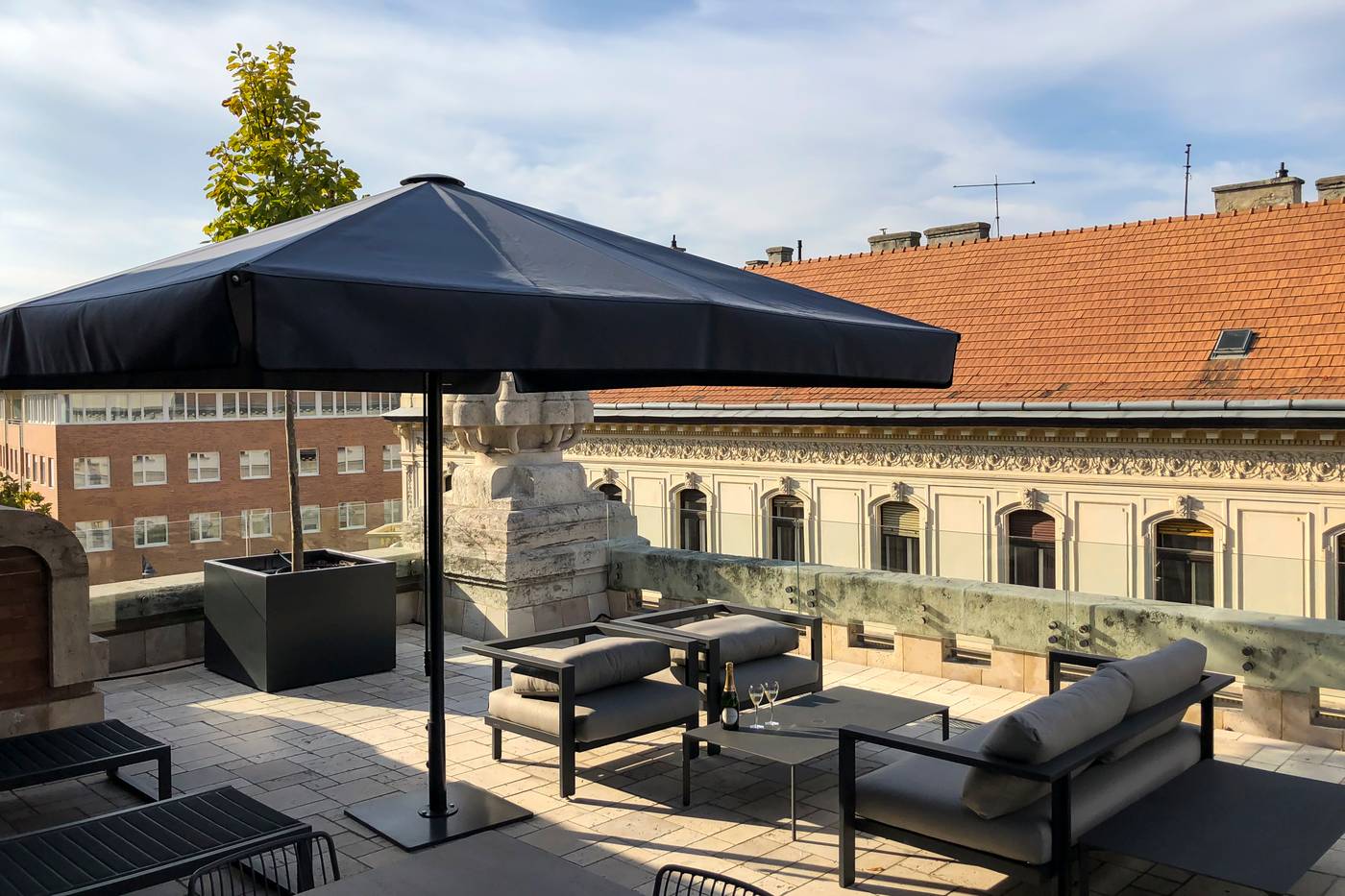 Kozmo-Hotel-Suites---Spa-Room-3