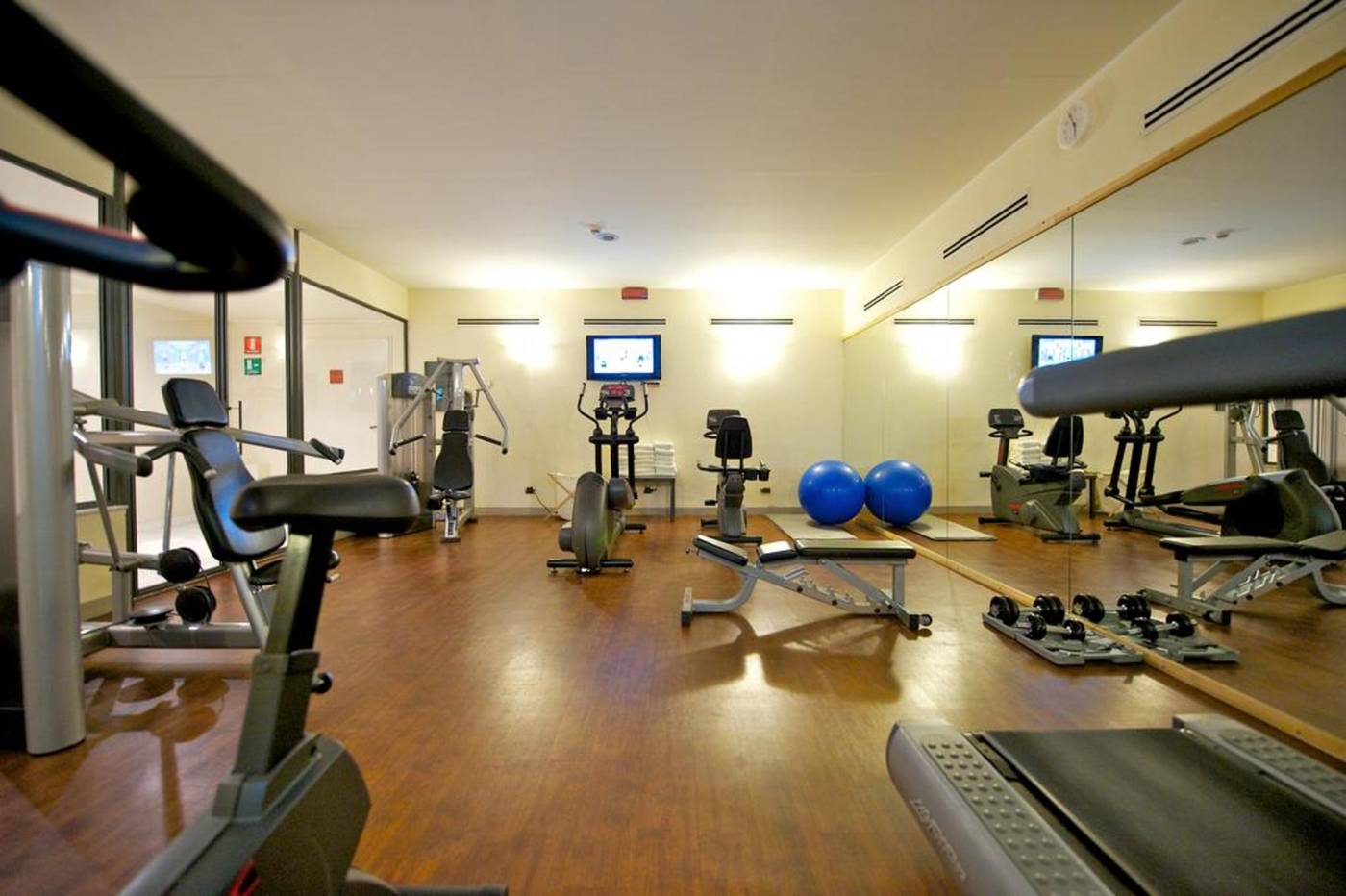 Grand-Visconti-Palace-Sports-and-Entertainment-67