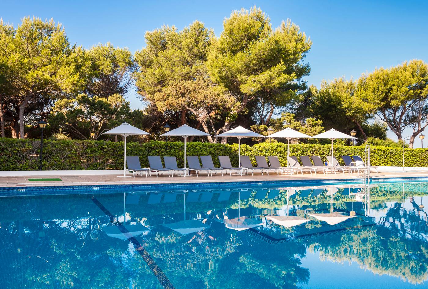 Globales-Lord-Nelson-Pool-8