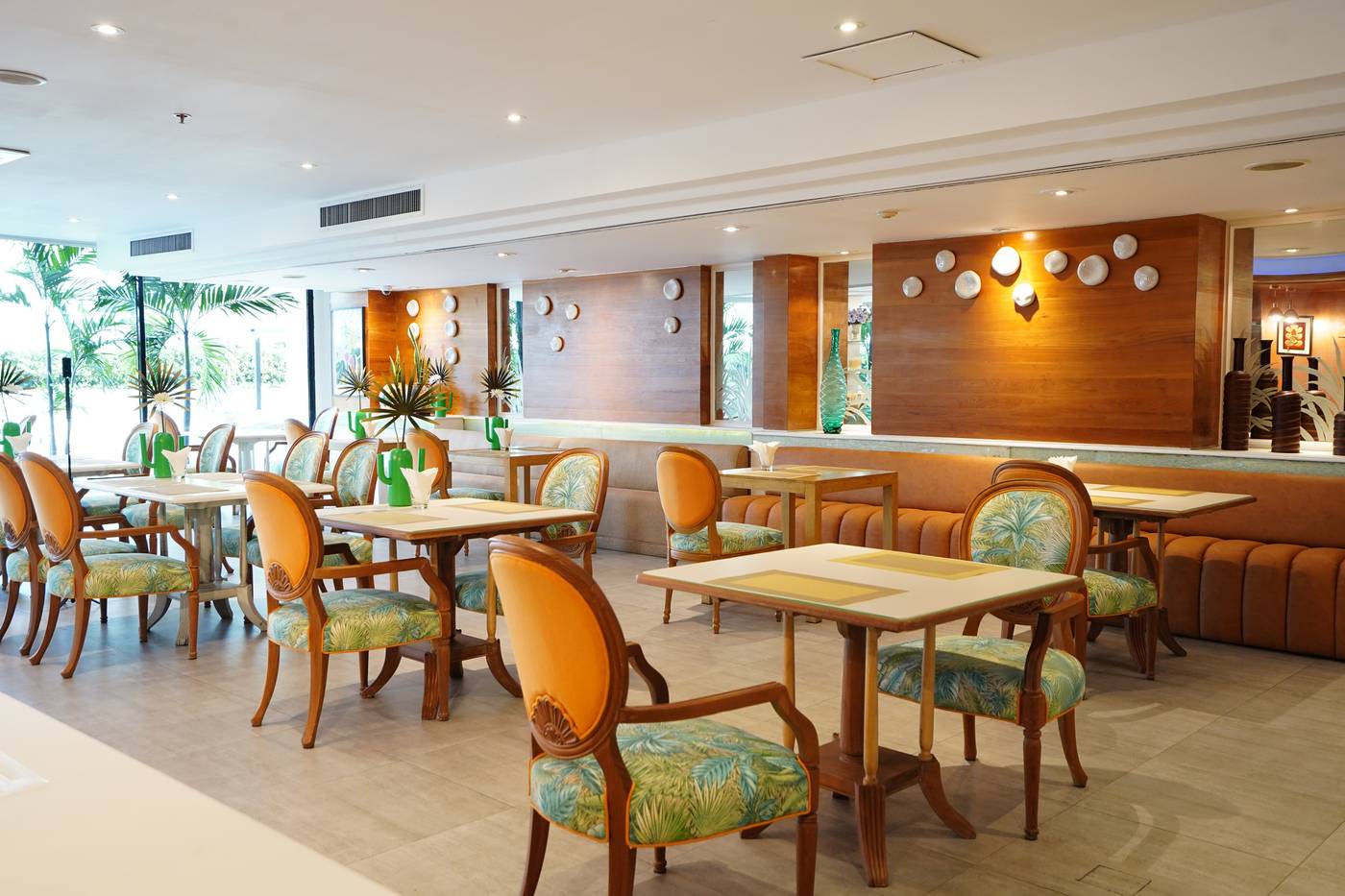 Bangkok-Lotus-Sukhumvit-33-By-Compass-Hospitalit-Restaurant-6