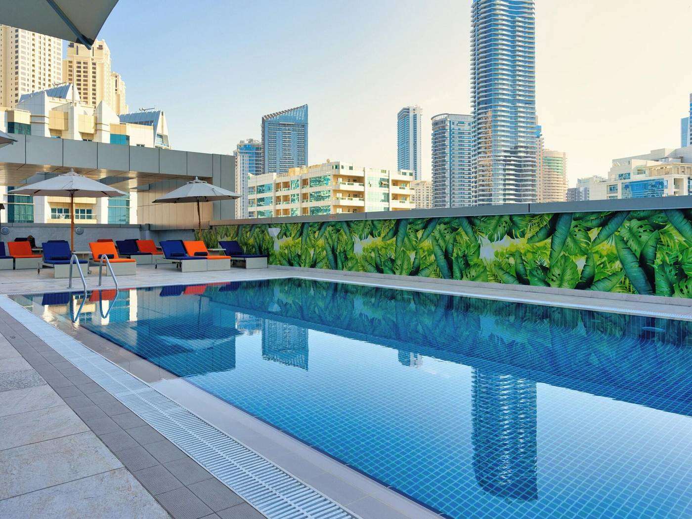 Wyndham-Dubai-Marina-Pool-2