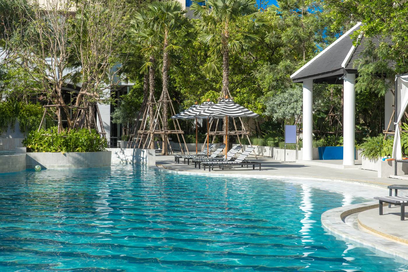 Royal-Paradise-Pool-3